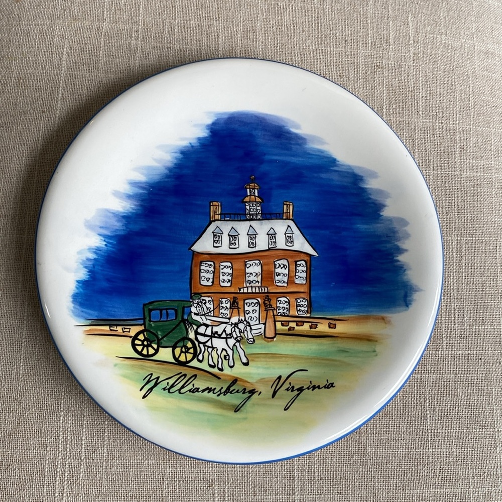 Hand Painted Williamsburg Virginia Plate.NWT